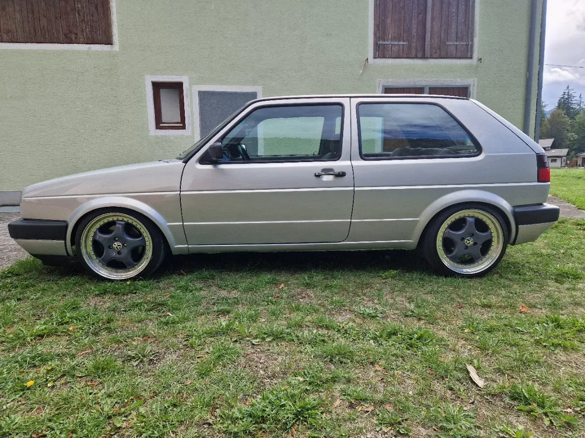 Volkswagen Golf 1985 photo 2