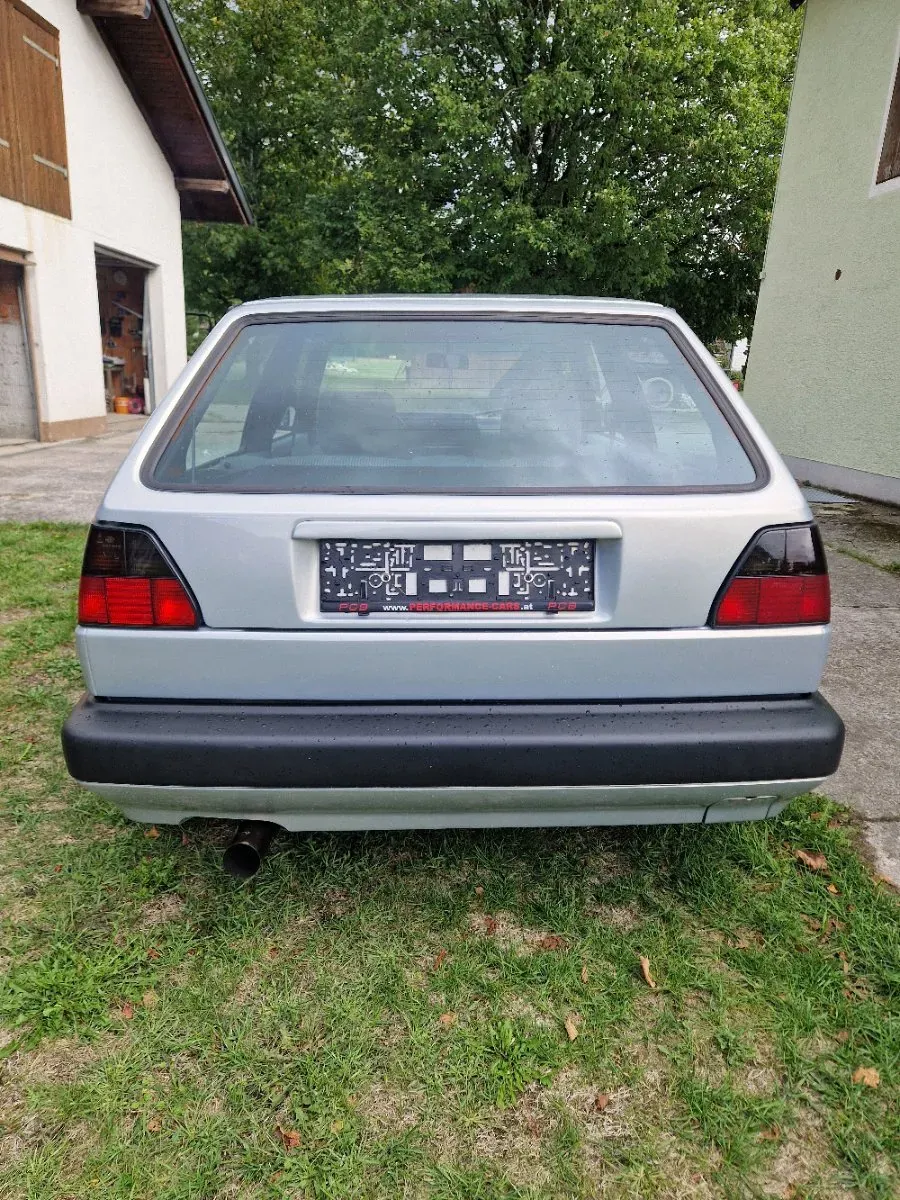 Volkswagen Golf 1985 photo 3