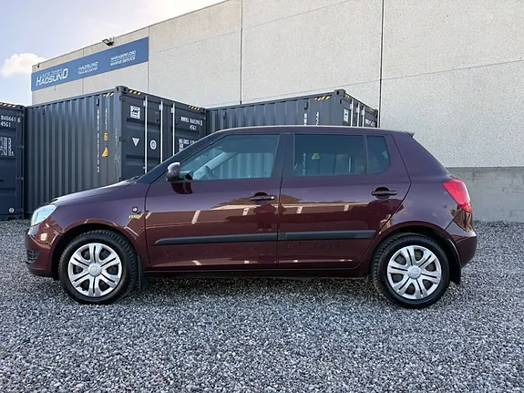 Skoda Fabia 2013 photo 3
