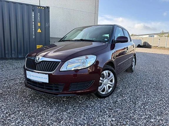 Skoda Fabia 2013 photo 2