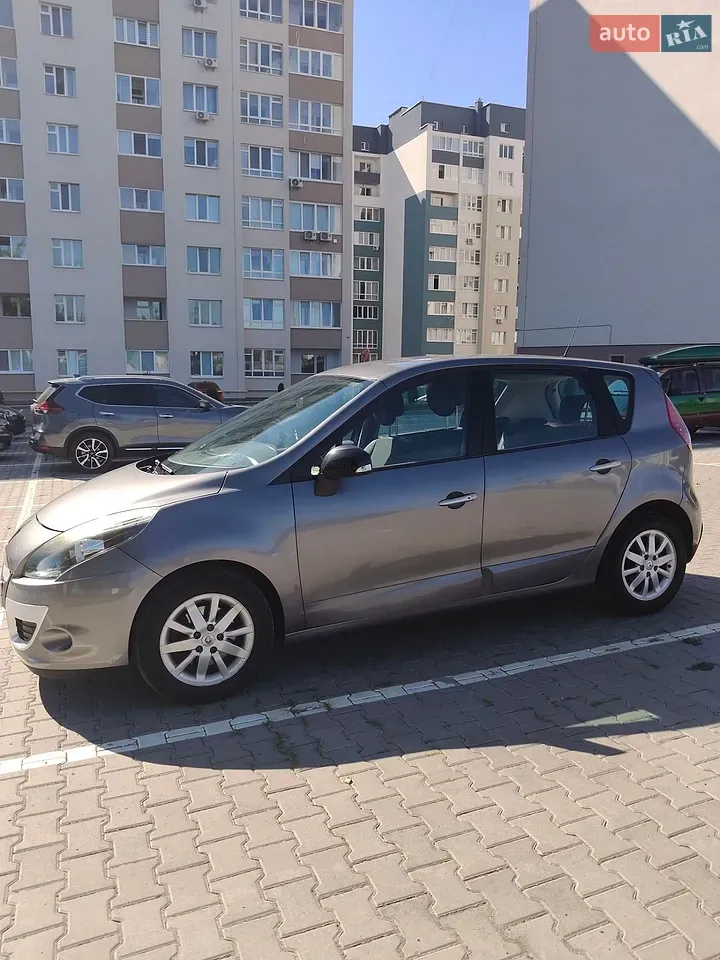 Renault Scenic 2011 photo 4