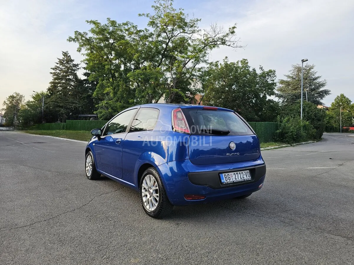Fiat Grande Punto 2012 photo 3