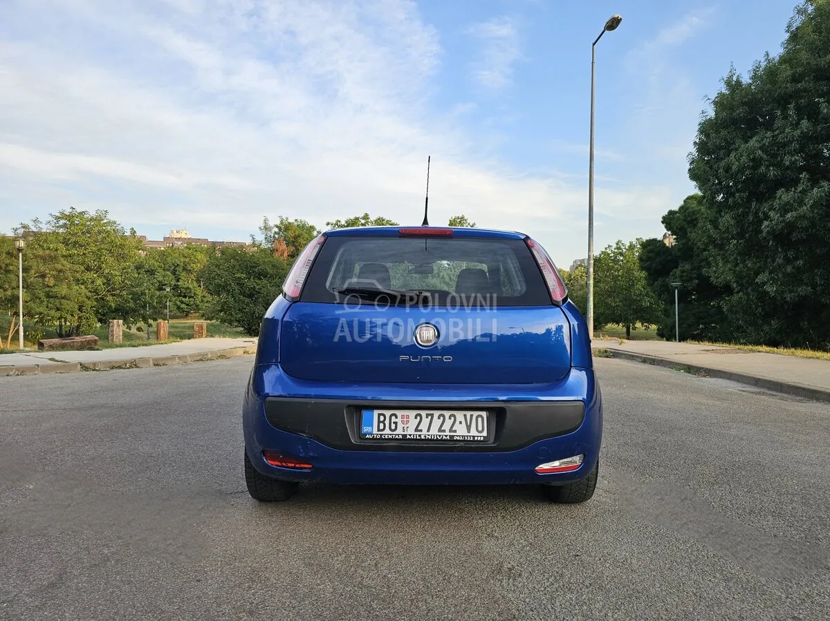 Fiat Grande Punto 2012 photo 4