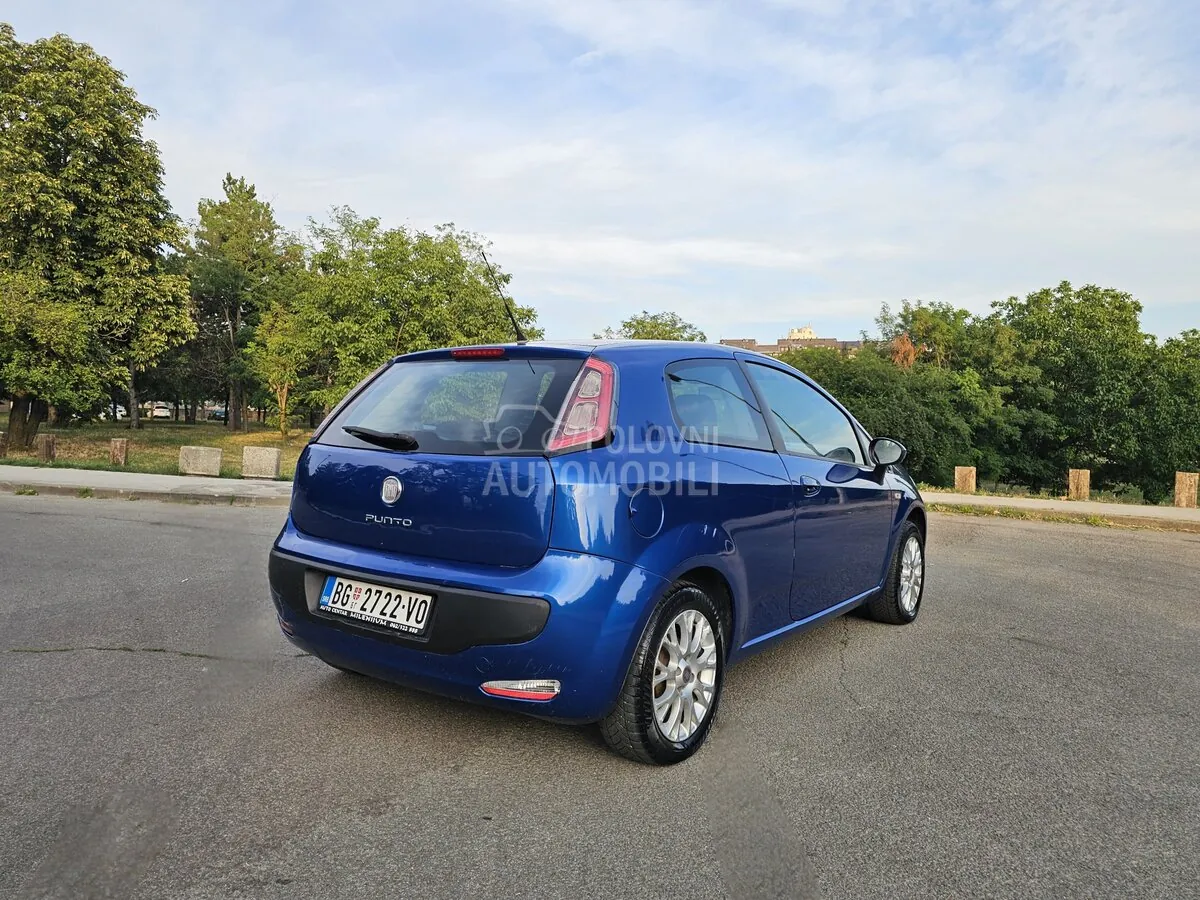 Fiat Grande Punto 2012 photo 5