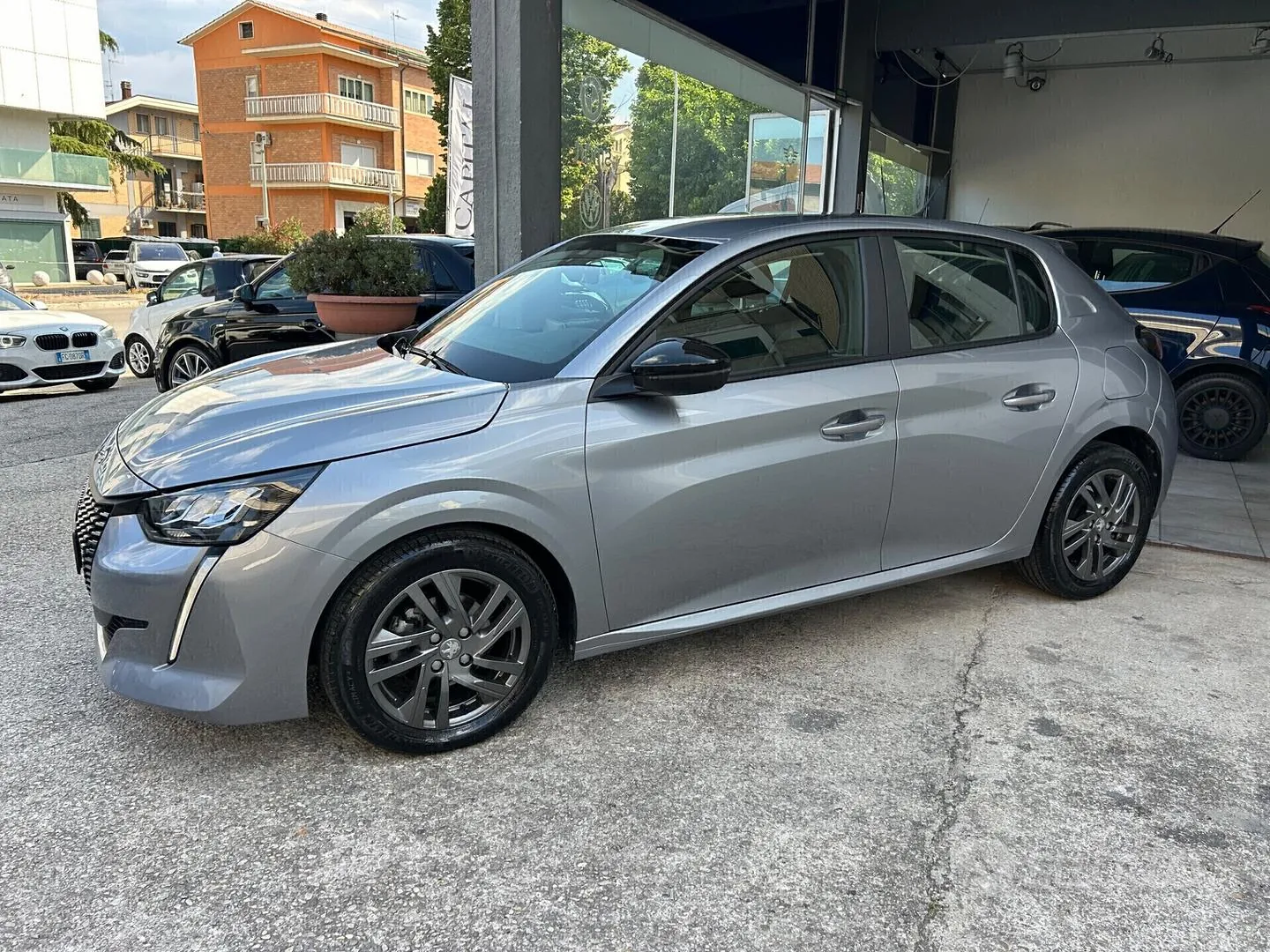 Peugeot 208 2022 photo 2