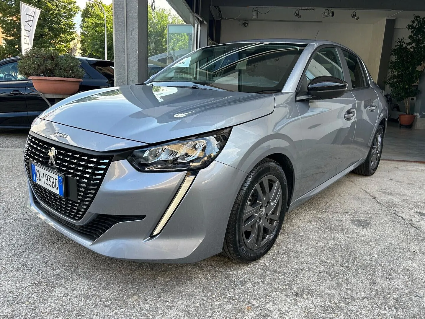 Peugeot 208 2022 photo 3