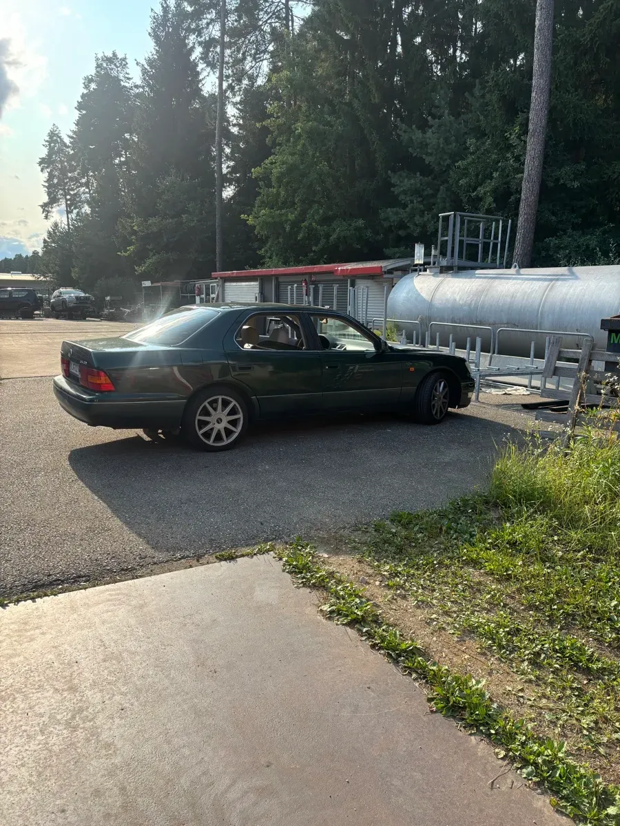 Lexus Ls 1998 photo 2