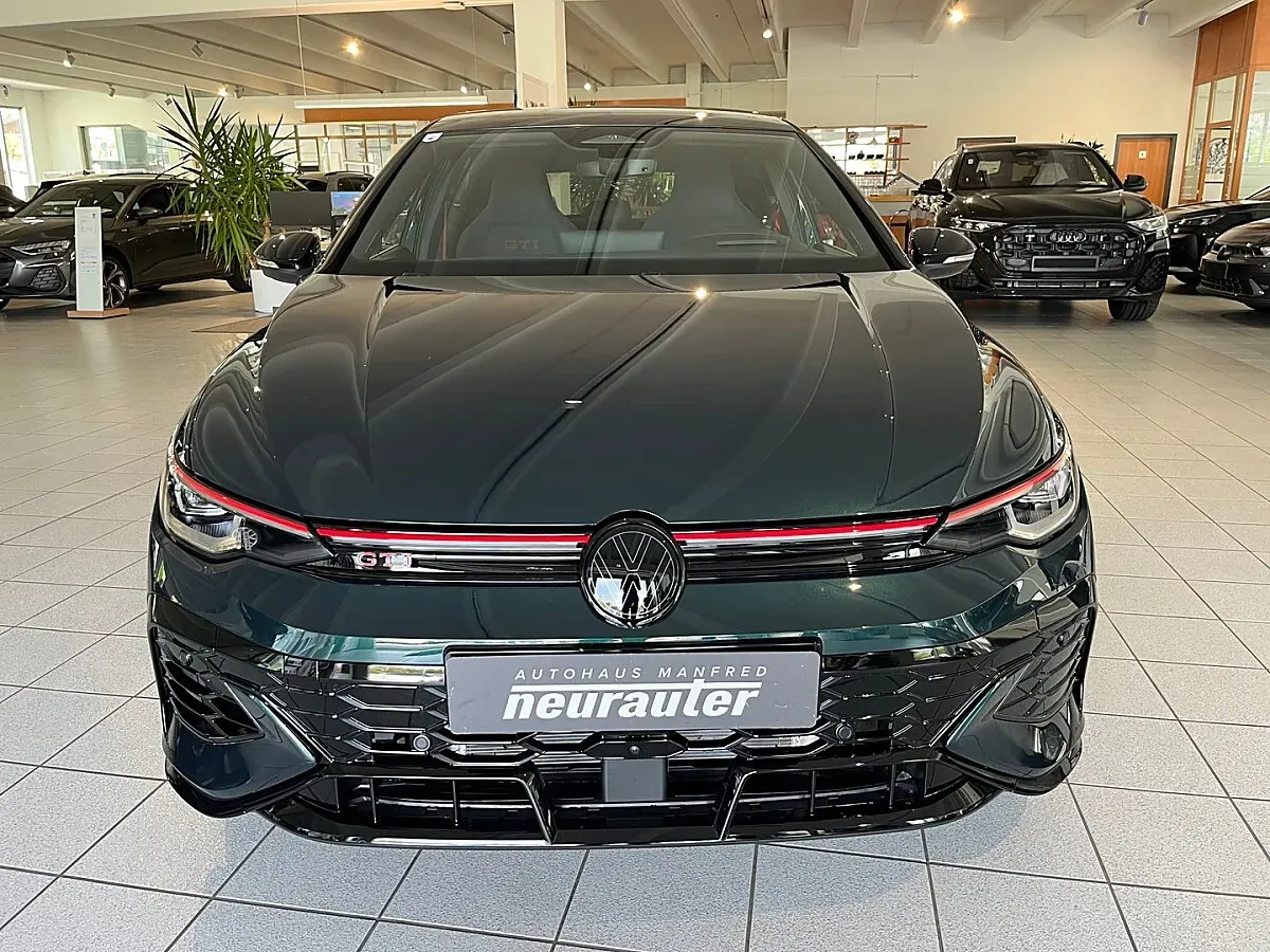 Volkswagen Golf 2026 photo 2