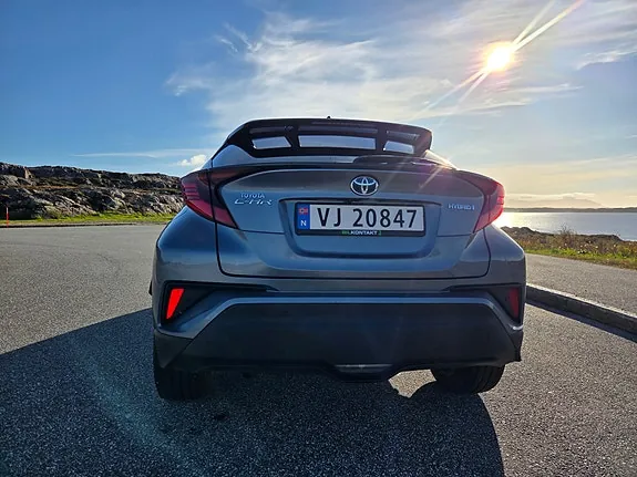 Toyota C-Hr 2020 photo 2