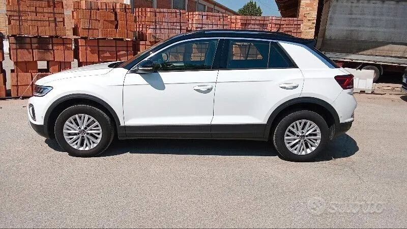 Volkswagen T-Roc 2023 photo 3