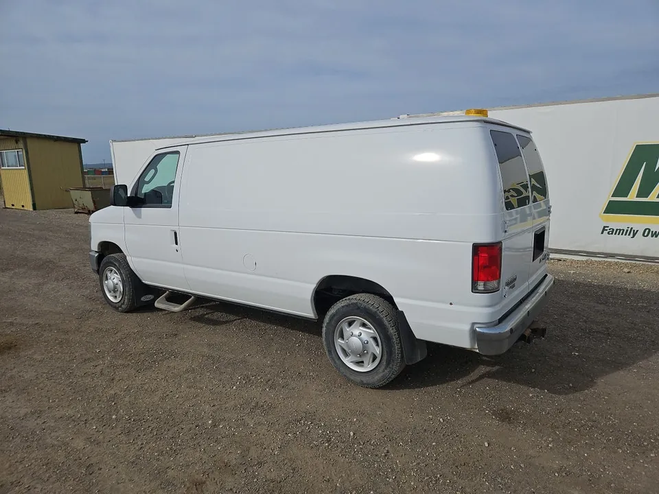 Ford E-250 2014 photo 4