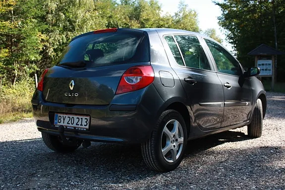 Renault Clio Iii 2008 photo 2