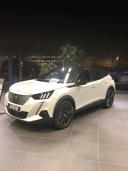 Peugeot E-2008
