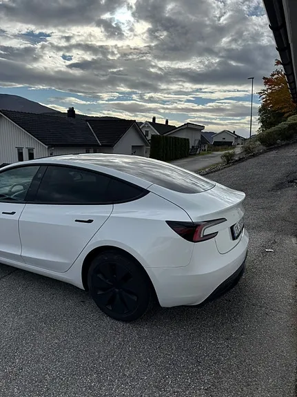 Tesla Model 3 2024 photo 4
