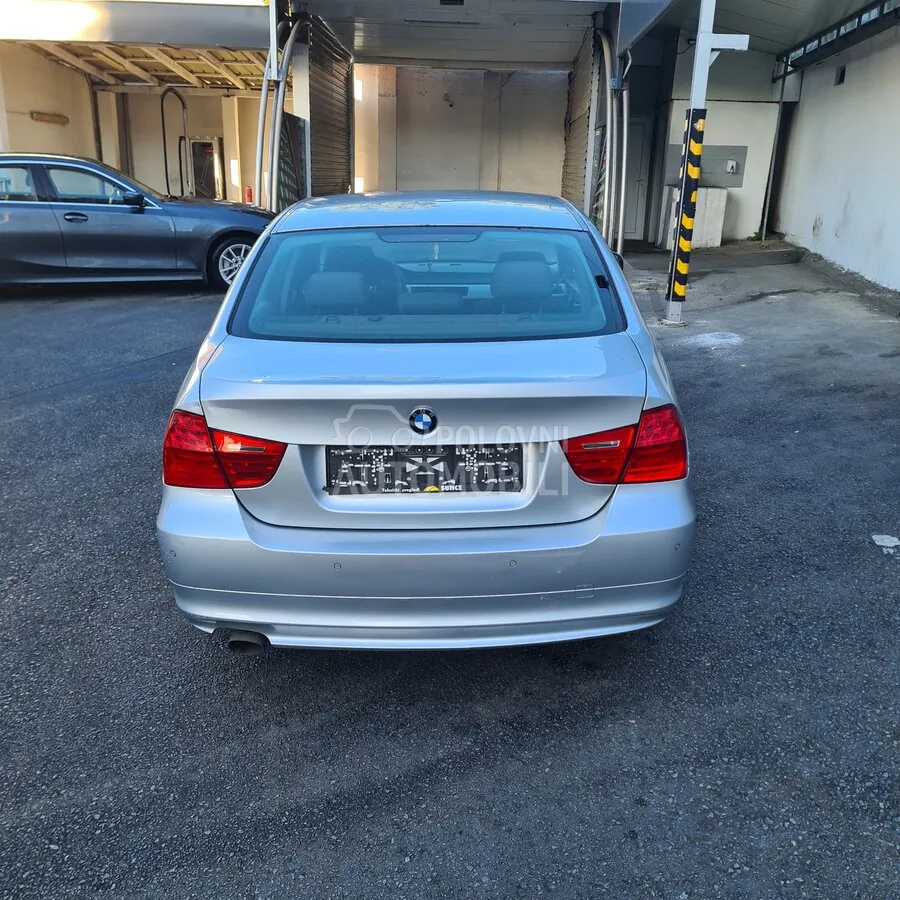 BMW 318 2009 photo 4