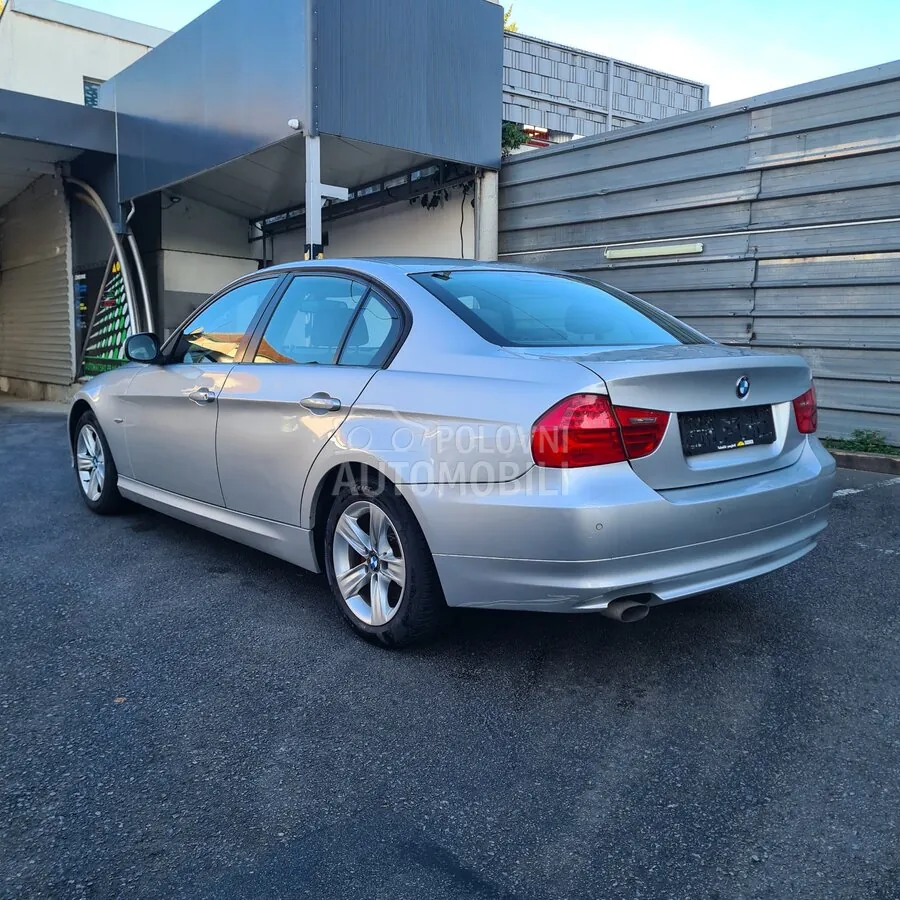 BMW 318 2009 photo 3