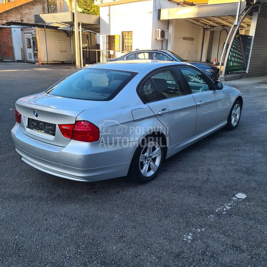 BMW 318 2009 photo 5