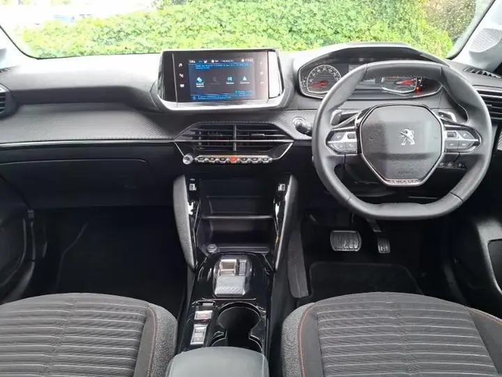 Peugeot 208 2023 photo 3