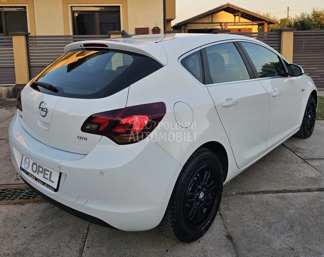 Opel Astra 2010 photo 5