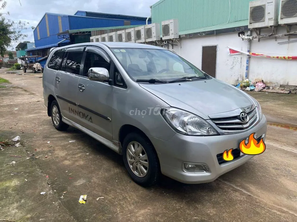 Toyota Innova 2010 photo 3
