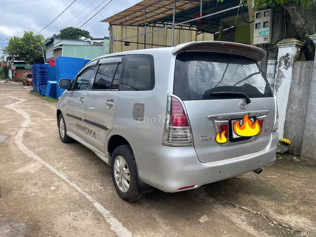 Toyota Innova 2010 photo 2