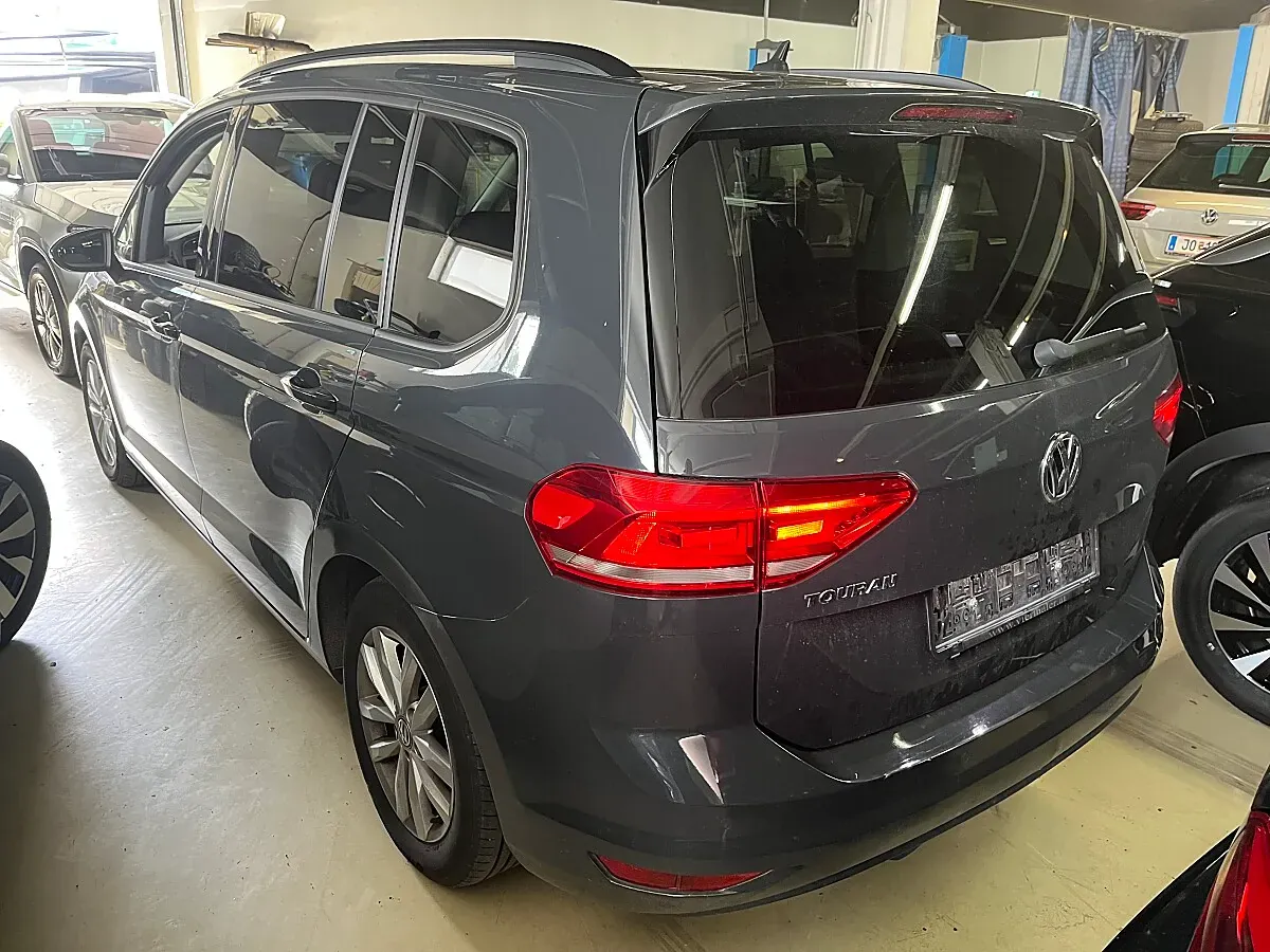 Volkswagen Touran 2018 photo 2