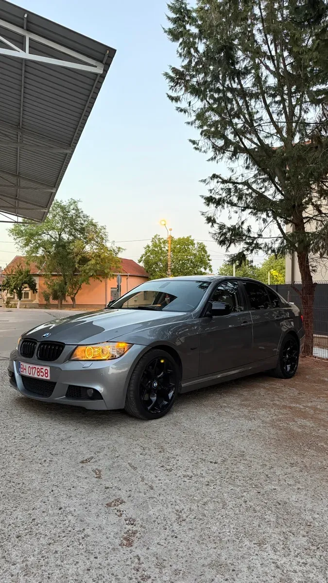 BMW 3 Series 2009 photo 2
