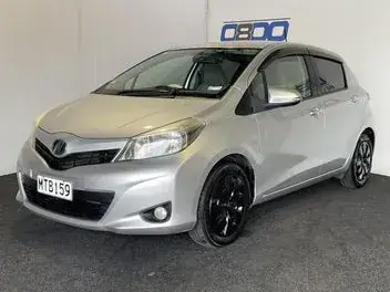 Toyota Vitz 2011 photo 4