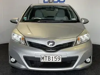 Toyota Vitz 2011 photo 3
