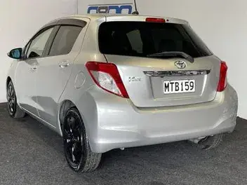 Toyota Vitz 2011 photo 5