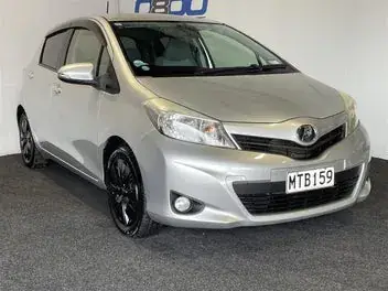 Toyota Vitz 2011 photo 2