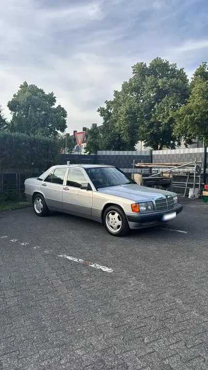 Mercedes-Benz 190E