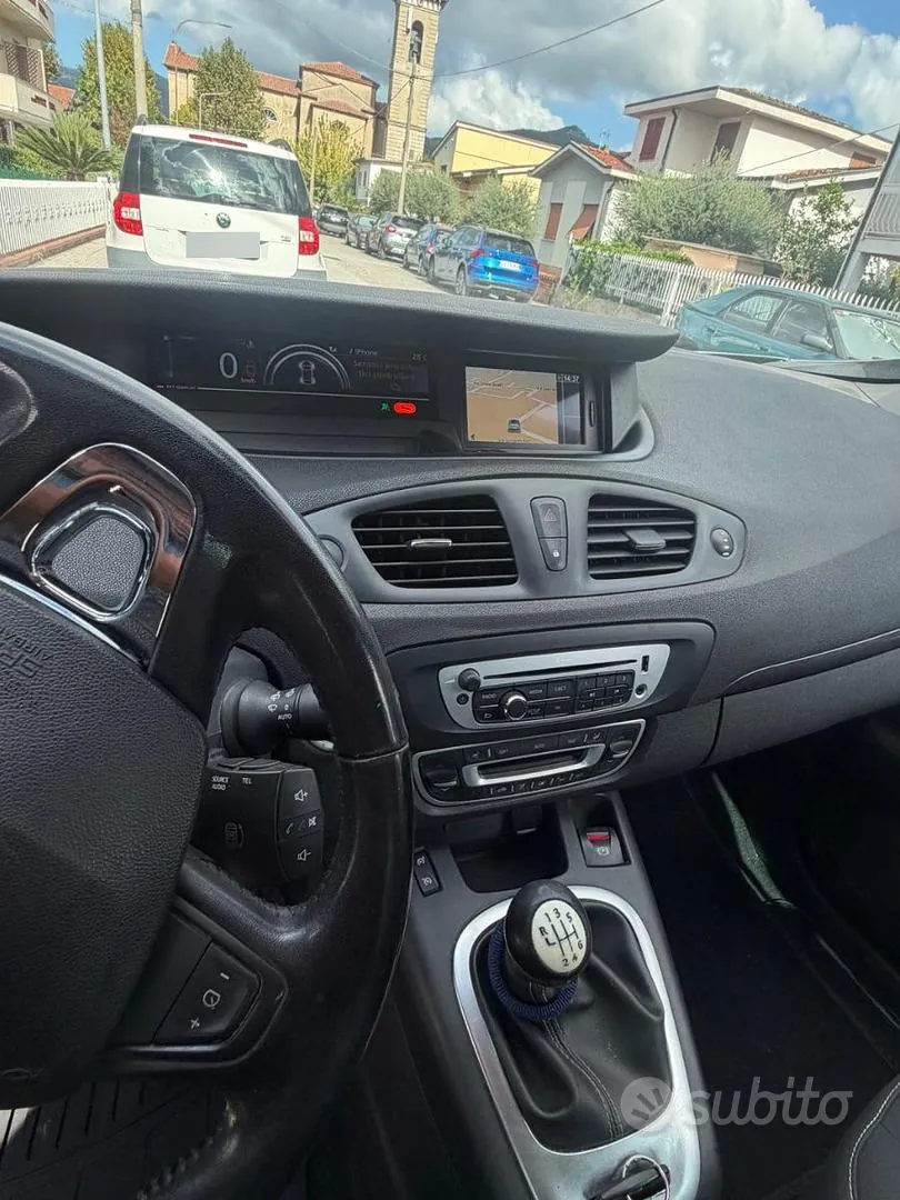 Renault Scenic 2015 photo 2