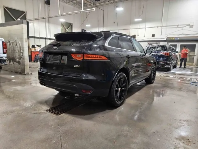 Jaguar F-Pace 2018 photo 5