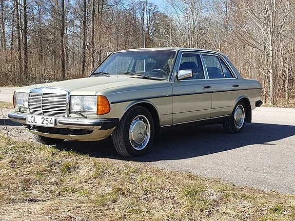 Mercedes-Benz 230 E