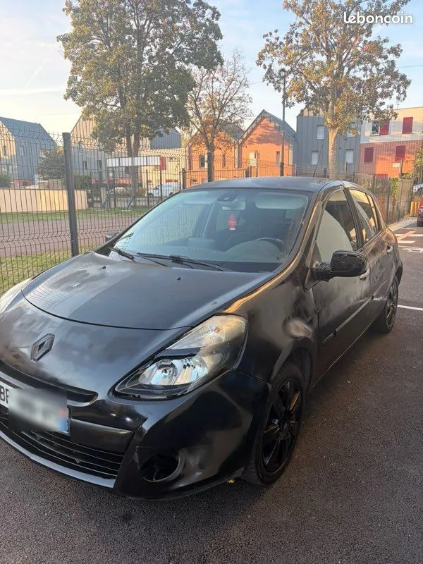Renault Clio 2011 photo 2