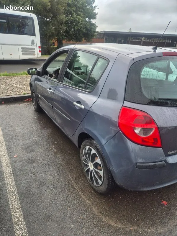 Renault Clio 2007 photo 2
