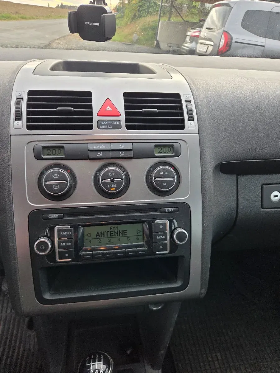 Volkswagen Touran 2010 photo 3