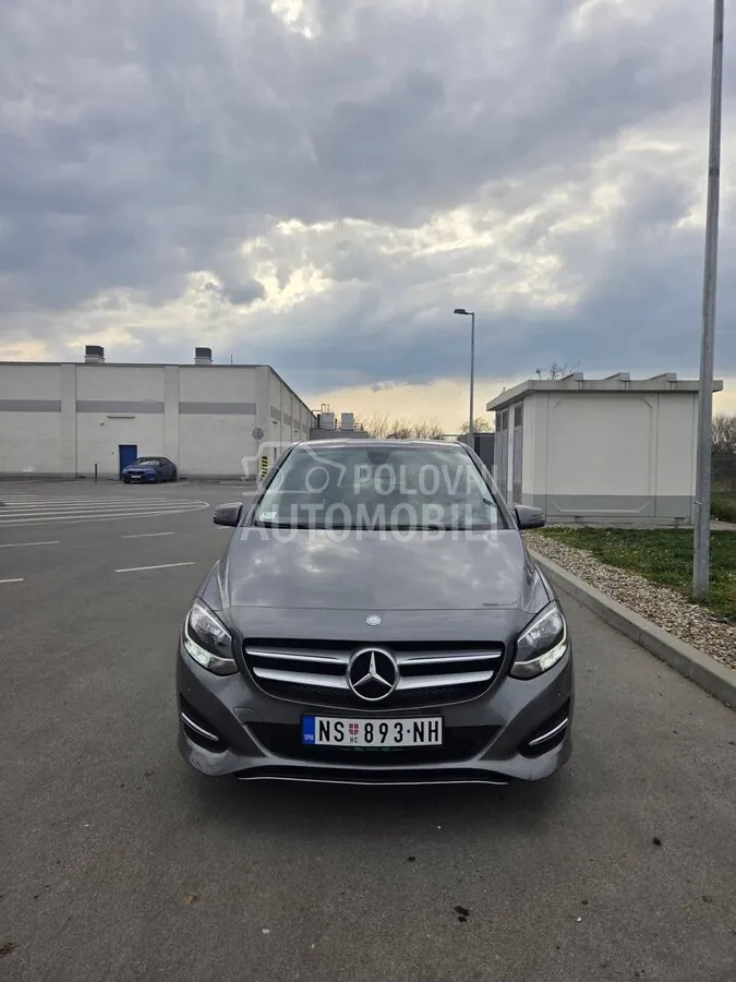 Mercedes-Benz B 180 2016 photo 2