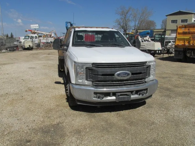 Ford Super Duty F-350 2018 photo 2