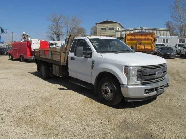 Ford Super Duty F-350 2018 photo 3