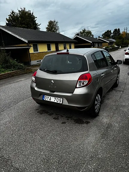 Renault Clio 2011 photo 2
