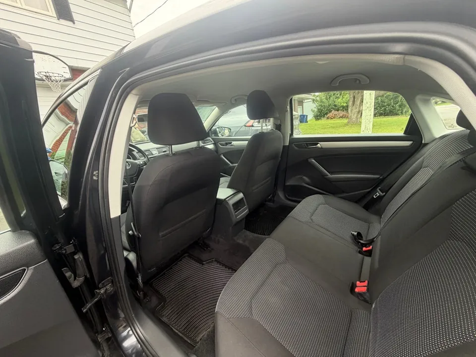Volkswagen Passat 2017 photo 2