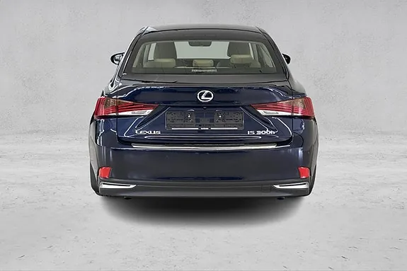 Lexus Is300H 2017 photo 5