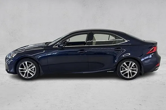 Lexus Is300H 2017 photo 3