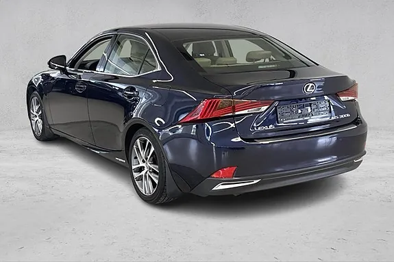 Lexus Is300H 2017 photo 4