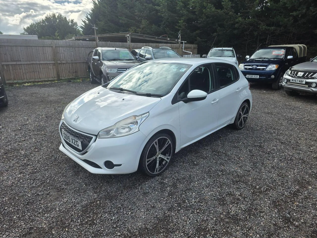 Peugeot 208 2015 photo 3