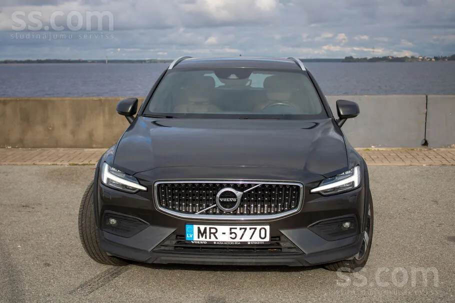 Volvo V60 2020 photo 2