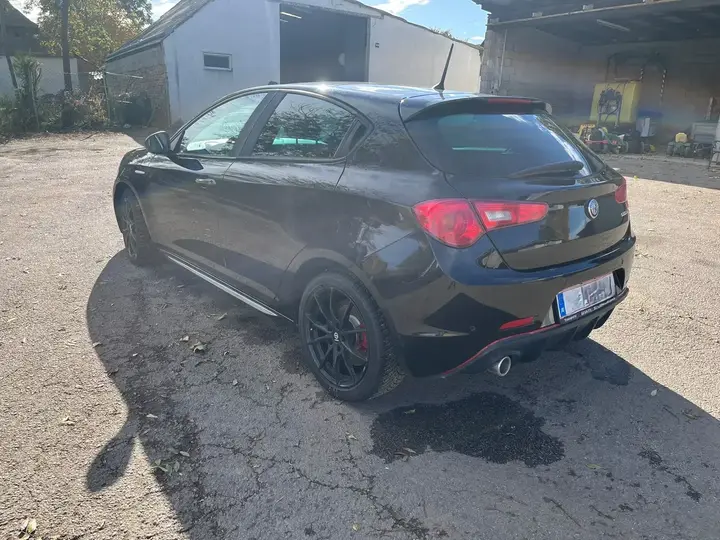 Alfa Romeo Giulietta 2016 photo 3