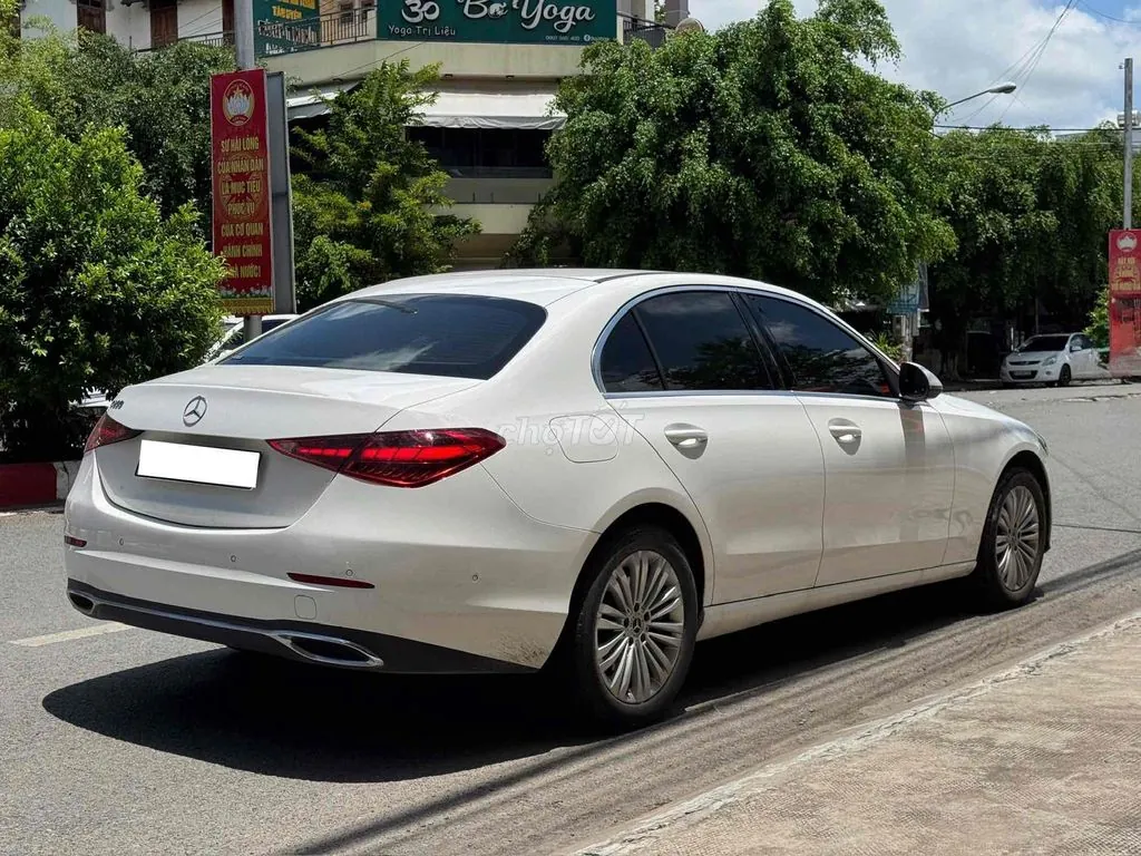 Mercedes-Benz C-Class 2025 photo 4